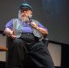 George R.R. Martin spricht beim bei einem Filmfestival zu Fans. Viele von ihnen fürchten, dass er sterben könnte, bevor er sein Epos „Das Lied von Eis und Feuer“ vollendet.