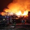 Am dritten Adventssonntag 2018 hat ein Viehstall in Leipheim gebrannt. Ein Großaufgebot an Feuerwehrmännern war im Einsatz.