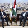 Auf diesem vom iranischen Außenministerium veröffentlichten Bild traf sich der iranische Außenminister Hussein Amirabdollahian (links) mit Ismail Hanija, Führer der islamistischen Palästinenserorganisation Hamas.  
