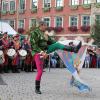 Viele Besucher aus Mindelheim und Umgebung haben sich die italienischen Fahnenschwinger am zweiten Frundsbergfest-Wochenende angeschaut.