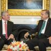 Das Gespräch zwischen Gauck (links) und dem türkische Ministerpräsident Erdogan verlief noch friedlich. Wenig später löste die Kritik des Bundespräsidenten dann den Streit aus.