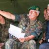 Oberst Michael Uhrig ist Kommandeur des Vereinte Nationen Ausbildungszentrums der Bundeswehr in Hammelburg. Er erklärte Bundespräsident Joachim Gauck die Übungen.