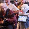 Roboter, ausgestattet mit Künstlicher Intelligenz oder einem Programm wie ChatGPT, können unter anderem im Pflegebereich zum Einsatz kommen.