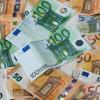 Ein Senior saß Betrügern auf und übergab ihnen sein Vermögen in Höhe von 281.000 Euro. 