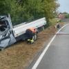 Schwerer Zusammenstoß auf der Donauwörther Straße in Wertingen heute gegen 13 Uhr: Einen Schwerverletzen gab es bei der Kollision eines Pritschenwagens mit einem 40-Tonner. 