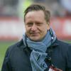 Der 1. FC Köln hat Interesse an einer Verpflichtung von 96-Sportdirektor Horst Heldt.