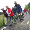 Teilnehmer des 113. Deutschen Wandertages wandern in den Bergen bei Oberstdorf. 