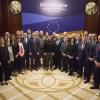Der ukrainische Präsident Wolodymyr Selenskyj (Mitte) empfing die EU-Außenminister in Kiew. Bei ihrem historischen gemeinsamen Besuch in der Ukraine ging es um ein Zeichen der Unterstützung.