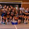 Die FSV-Volleyballerinnen bejubeln den 3:1-Sieg gegen den TSV Burgberg.