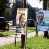 Amtsinhaber Jürgen Mögele (CSU, rechtes Plakat) und Michael Weh (SPD, Grüne, ÖDP, FW) treten am Sonntag bei der Bürgermeisterwahl in Gessertshausen gegeneinander an.