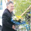 Mit Blumen verabschiedet wurde Klaus Riehle, der langjährige Seniorenreferent des Landkreises Augsburg. 