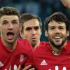 Juan Bernat (von rechts) mit Philipp Lahm und Thomas Müller bei der Meisterfeier in der vergangenen Saison. In diesem Jahr kam der Linksverteidiger der Bayern wegen Verletzungsproblemen bisher nur selten zum Einsatz. 