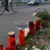 Grablichter und Blumen an einem Unglücksort in Köln: Zwei zu Bewährungsstrafen verurteilte Autoraser müssen ihre Haftstrafen vermutlich doch antreten. 