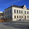 Das 1903 eingeweihte Schulhaus von Niederraunau wird heute zusammen mit dem 2022 errichteten Anbau als Kindertagesstätte genutzt.