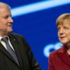Angela Merkel äußert sich erst später zu einer weiteren Kanzlerkandidatur - wohl wegen Seehofer. (Archivbild)