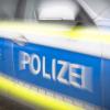 Eine Unfallstelle musste die Polizei an der Kreisstraße AIC 25 bei Derching sichern. 