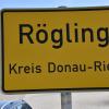 Ortsschild Rögling Straße
Ortsschild von Rögling am Ortsausgang in Richtung Warching/Monheim (Kreisstraße).
