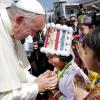 Papstbesuch in Myanmar: Franziskus wird in Yangon von Kindern begrüßt. Danach traf er Vertreter anderer Religionen. Um 11.00 Uhr empfängt ihn Regierungschefin Aung San Suu Kyi.