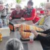 Die Bewohner der Pflegewohngemeinschaft „Dahoam am Anger“ beim gemütlichen Kaffeeplausch. Einrichtungen wie diese Senioren-WG in Mühlhausen sind noch eine „junge Pflanze“ im Landkreis, liegen aber durchaus im Trend.  