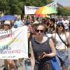 Bei der Pride Parade des Christopher Street Day in Augsburg feierten etwa 3000 Menschen fröhlich in der Innenstadt. Sie warben aber auch für Gleichberechtigung aller Lebensentwürfe.