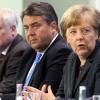 Die Parteichefs Angela Merkel (CDU), Sigmar Gabriel (SPD) und Horst Seehofer (CSU) einigten sich auf das Asylpaket II.