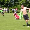 Der Moment purer Emotionen in Reimlingen: Dominik Kohnle (rechts) hat soeben das entscheidende 2:1 erzielt und entledigt sich seines Trikots, Hainsfarths Keeper Maximilian Jung sinkt enttäuscht zu Boden und Tim Hurler, Torschütze zum 1:0 (links), setzt zum Spurt in Richtung des FSV-Goalgetters an.  	