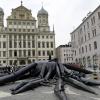 In Augsburg wurde so gegen das Freihandelsabkommen TTIP auf dem Rathausplatz protestiert. 