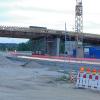 Das Brückenbauwerk an der B-300-Ausfahrt Aichach-West bei der Tränkmühle ist fast fertig.