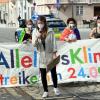 Klimaaktivistin Luisa Neubauer sprach am Ulrichsplatz zu den Demonstranten, die sich der Aktion von Fridays for Future angeschlossen hatten. 