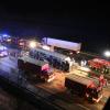 Am späten Donnerstagabend ist ein Lastwagenfahrer auf der A9 in Fahrtrichtung Berlin mit seinem Fahrzeug umgekippt.