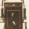 Augsburgs erstes Telefon besaß zwei Ohrhörer. Die Abbildung befindet sich in der Telefonier-Gebrauchsanleitung von 1886. 	