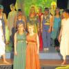 Bereits im Jahr 2010 hatten die Jugendlichen mit den Proben begonnen: Am Wochenende führten sie das Musical „Sommernachtstraum“ zweimal in Ustersbach auf. 
