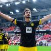 Dortmunds Mats Hummels (r) jubelt nach dem Tor zum 2:4.