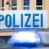Die Polizei sucht nach dem unbekannten Täter, der in Nördlingen eine Hauswand beschmiert hat.