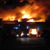 Drei Lagerhallen der Kunststofffabrik Meitingen brannten.