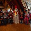 Die Mädchen und Buben des Kindergartens St. Laurentius in Baar ehrten den Nikolaus vergangenes Jahr bei seinen Besuch. Jetzt kommt er per Video zu den Kindern.