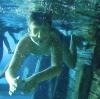 Ein Kind erkundet bei einem Tauchgang die geheimnisvolle Unterwasserwelt des Titanias. 