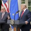 EU-Kommissionschef Juncker und US-Präsident Trump sprechen im Rosengarten des Weißen Hauses.