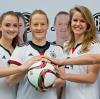 <p>Die Damen Sara Däbritz , Melanie Behringer, Lena Petermann und Melanie Leupolz (von links nach rechts) wollen für Deutschland bei der Frauenfußball-WM in Kanada den Titel holen.</p>