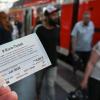 Eine klare Mehrheit der Bundesbürger wünscht sich auch nach dem Auslaufen des Neun-Euro-Tickets ein günstiges Angebot im Nah- und Regionalverkehr.