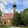 Während der Sommermonate fängt unser Fotograf Peter Fastl Impressionen aus den kleineren Orten und einigen Friedberger Stadtteilen ein. Bei seinen Rundgängen hat er auch Menschen getroffen, die in Schmiechen ihre Heimat gefunden haben.