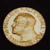 Nobelpreis-Medaille mit dem Bild von Alfred Nobel. Wer gewinnt den Nobelpreis 2012 für Medizin?
