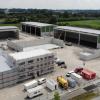 Zum neuen Recyclingzentrum der Firma Kühl in Augsburg gehören drei Hallen, eine Werkstatt, ein Verwaltungsgebäude und diverse Außenlager.