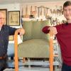 Hier übergibt Michael Probst (links) den selbstgepolsterten „Chef-Sessel“ an seinen Sohn Wolfgang, der nun den Raumausstatter-Handwerksbetrieb in der fünften Generation in Folge übernommen hat. 	