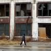 Verfallene Packard-Fabrik in Detroit: Nicht nur in der einstigen US-Autometropole herrscht verbreitet Armut. Foto: Jeff Kowalsky/Archiv dpa
