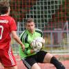 Die Spieler des FC Memmingen II konnten den Meringer Torwart Adrian Wolf (rechts) nicht überwinden. Am Ende gewannen die Gastgeber die rasante Partie mit 2:0.