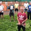 Gruppenbild mit Abstand: Die Teilnehmer des Abschlussturniers der Tennissenioren in Appetshofen.  	