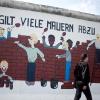 Ein Stück der ehemaligen Berliner Mauer an der sogenannten Eastside-Gallery. Seit langem wird das Ziel verfolgt, die Unterschiede zwischen Ost- und Westdeutschland zu verringern.