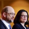 Martin Schulz und Andrea Nahles geben den gelnaten Wechsel an der Parteispitze der SPD bekannt.