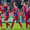 Die Münchner Spieler feiern ihren lockeren 3:0-Sieg.